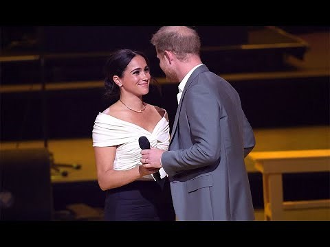 Meghan 'pushes Harry away' after TV kiss as body language expert exposes dramatic moment