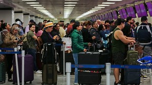 Thousands stuck in Mexico as cartel chaos calms