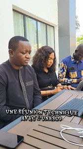 Ce lundi 27 octobre 2025, accompagné de Madame la Conseillère Nene Diawara, le Directeur des ICC Mr Bilia Bah, & Mr DIAWARA Mamady Chef Division Patrimoine Historique, Monsieur le Ministre Moussamoise Sylla via un appel vidéo, s’est entretenu techniquement avec quelques cadres de l’#UNESCO. Bref, ils ont survolé quelques éléments liés au Patrimoine Matériel et Immatériel. #TeamMMS #LeMeilleurMinistre #LeBosseur | Korbonya Balde