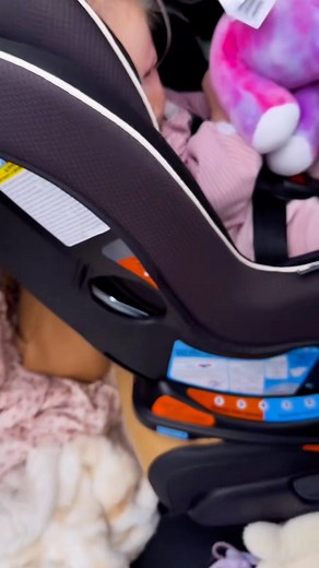 Lennon is the only Triplet who was born with sleep apnea! She wears oxygen when she sleeps and she h #fblifestyle | Michael Gordon