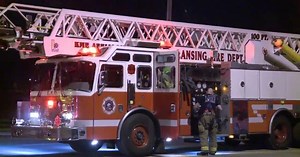 Fire breaks out at apartment complex in Lansing