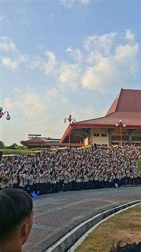 Sekolah Vokasi UGM: Apa itu Pionir Permadani & Program Vokasi