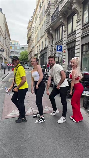 Regardez qui est venu nous perturber 😳 vous les avez reconnu? ☺️ #pourtoi #foryou