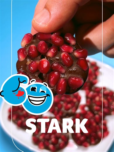 Pickled Chocolate Bites? Nee man, eher nich so!🤢 Nicer kommen dann doch diese frischen und knackigen Granatapfel Chocolate Bites.🤩 Super schnell gemacht. Gönnt euch! #Chocolate #recipe #2026 #zewa #zewa_deutschland