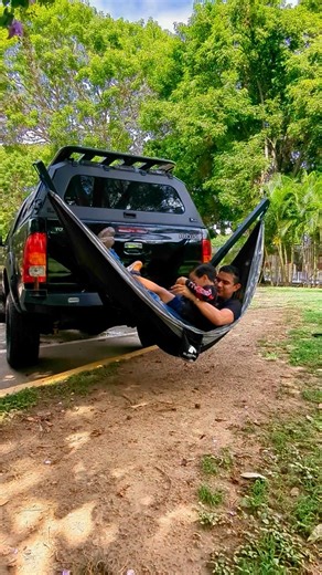 Bucefalo Camping on Instagram: "Base para Hamaca. ¡Libera tu espíritu aventurero y relájate donde quieras! 🌳 Nuestra base de hamaca plegable te da la libertad de disfrutar de tus momentos de descanso en cualquier lugar 🏕️ Despliega, cuelga y ¡a disfrutar! 🧘‍♀️☀️ ¿Te imaginas la siesta perfecta? 😉 ¿Sueñas con esa siesta reparadora en tu hamaca favorita durante tus aventuras, pero los árboles no siempre están en el lugar perfecto? ¡Bucefalo Camping tiene la solución ideal para ti! Presentamos 