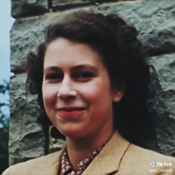 Dancing Queen Elizabeth II - Royal Family Edits