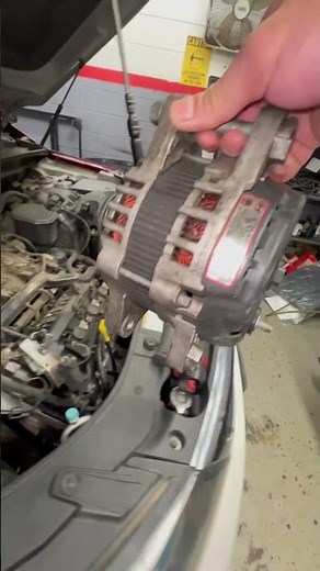 It’s doable, replacing alternator from the top on Kia Sorento V6 engine #kia #sorento #alternator