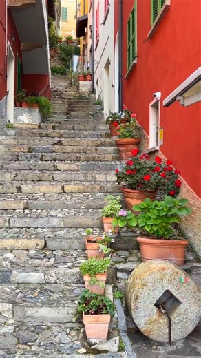 Varenna, Lake Como Italy 🇮🇹 #italytravel #lakecomo #Varenna #LakeComoItaly