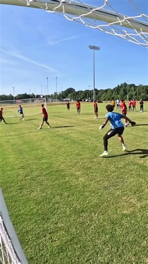 Goalkeeper training drill to stop every shot #gk #soccer #football #goalkeepertraining #gkcoach