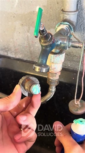 Technique to clean your faucet#cleaning #DIY #home 🔧