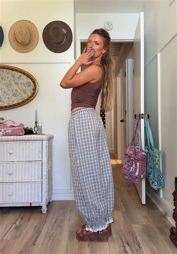 She’s cute & Comfy 🤎 #ootd #outfitideas | outfits