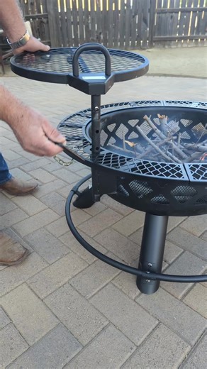 Bali wood burning fire pit para calentarnos y asar la carnita #balioutdoorglife #firepit #carnitaasada #balioutdoorsfirepit