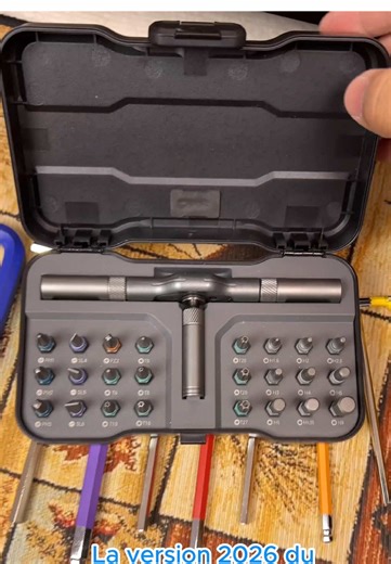 Un tournevis 24 en 1 léger et compact ! Lorsque vous avez besoin d'un outil pratique à emporter partout, c'est le choix idéal.#tool #screwdriver #fyp #diy #goodthings