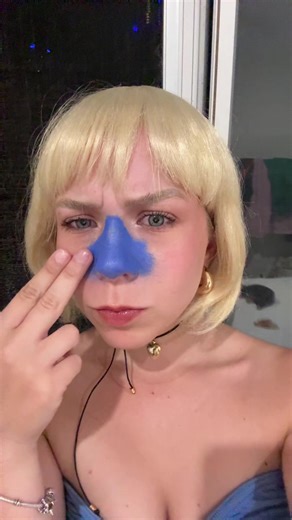 Incrível Cosplay de Violet Beauregarde para Halloween