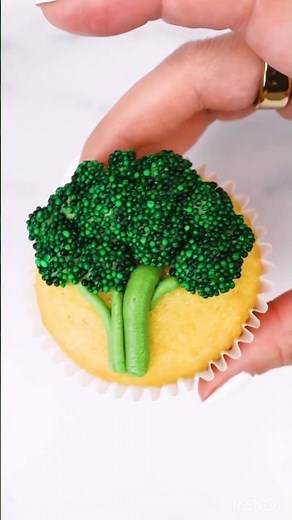 Deceptively Delicious: Broccoli Cupcake Tutorial! #bakingideas #edibleart #creativebaking