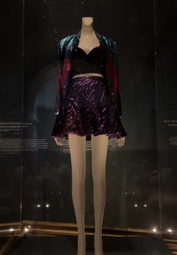 Historic Outfits That Shaped Fashion