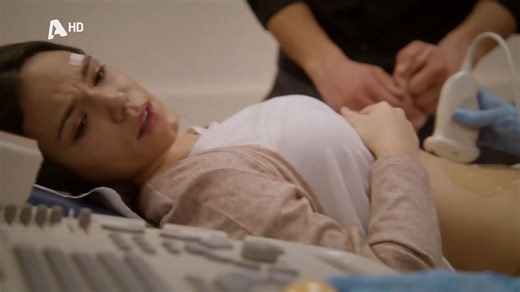 Να μ' αγαπάς | Η Φωτεινή και ο Λευτέρης αγωνιούν για το μωρό