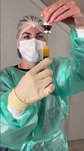 Nutrition parentérale : injection des vitamines, oligo-élément dans la poche #nutritionartificielle