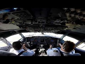 A Pilot's Eye.Boeing 737-800.Flightdeck view