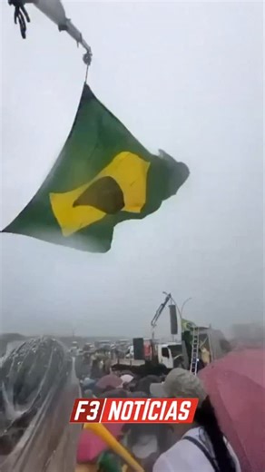 F3Noticias | Raio atinge caminhada em Brasília e deixa dezenas de pessoas feridas Um raio atingiu a região da Praça do Cruzeiro, em Brasília, durante o... | Instagram