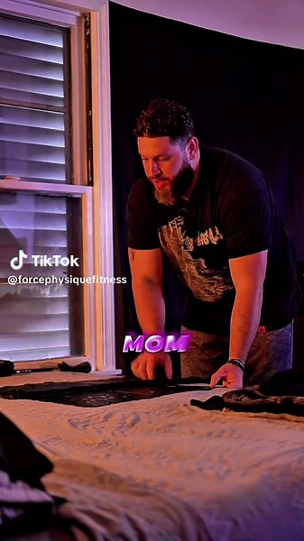 Most moms schedule everything except themselves. School, work, laundry, meals, appointments… it all goes on the calendar. But the gym, meal prep, and taking care of your own health usually gets pushed to the side. If you want fat loss and strength training to actually happen, it has to be scheduled just like everything else. Look at your week from a bird’s eye view and block off time for you. Comment STRUCTURE if you want help building a routine that actually fits busy mom life. #fyp #busymomfit