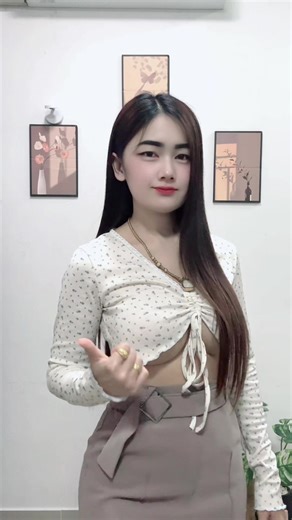 วิดีโอของ คริสตัล คนเดิม (@praewpan_2021) พร้อมเพลง เสียงต้นฉบับ - แบรกิล bear_grylls - เฉิน ร๊อคกันตุ๊ดได