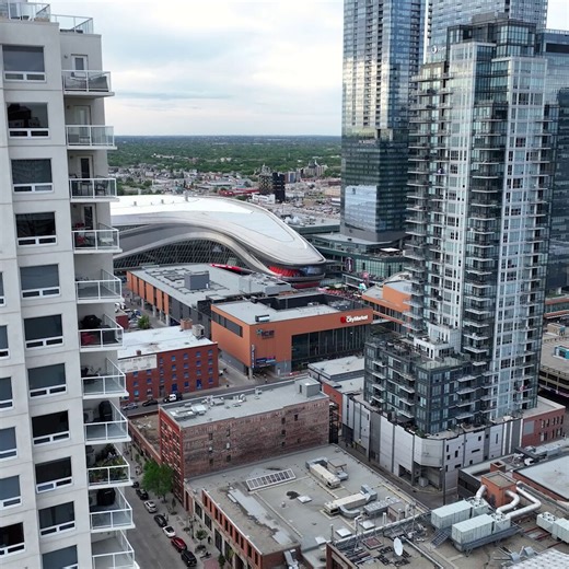 PLAYOFF HOCKEY IS SO BACK! 💙🧡Your LOILTY Rewards membership is your FREE ticket to Play Alberta Fan Park and the Ford Tailgate Party for #Oilers post-season games in ICE District. Add your membership QR code to your digital wallet for seamless entry and get ready to make some noise!Sign up at https://t.co/Df11lec0kQ.@EdmontonOilers @Oil_Foundation @RogersPlace