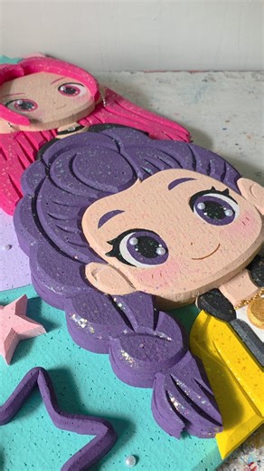 Gigi | Negocio de piñatas on Instagram: "Cursos online 💛Aprende desde como realizar tus propios diseños hasta obtener el resultado de tu piñata en su totalidad. Figura y Entamborado 📌Aprende el efecto rompecabezas y 3D"
