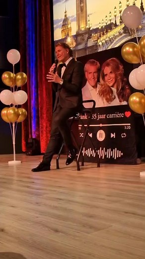 Frank Galan zingt “Caruso” ! De grenzen zijn verlegd. Het publiek stond met open mond … Een staande ovatie op het einde van een uitverkocht 35-jarig jubileum. Dikke, dikke pluim voor deze prestatie ! Kippenvel… | Frank Galan