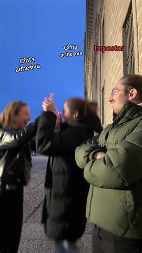 ¿Quién es el impostor? Adivina con cinta adhesiva