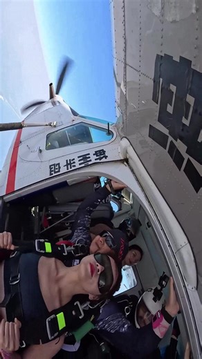 A wonderful skydiving experience #fly #love #cute #sky #skydiving #scary #iloveskydiving #skydivinggram #skydive #gopro | The Captain