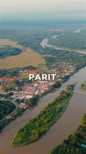 Parit, Perak is a classic Malaysian small town. It’s one of the best small towns to explore if you’re looking for a nostalgic experience. #parit #perak #smalltownsmy #ipoh #malaysiatrulyasia #travel #kampung #hometown #ipoh | Small Towns Malaysia