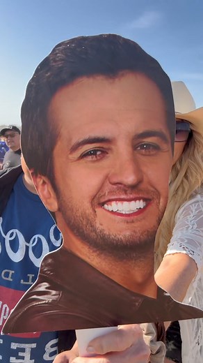 14K views · 144 reactions | Who's ready for the Luke Bryan Farm tour?! #KrisandJoe #937KissCountry #lukebryanfarmtour #lukebryan | 93.7 Kiss Country | Facebook