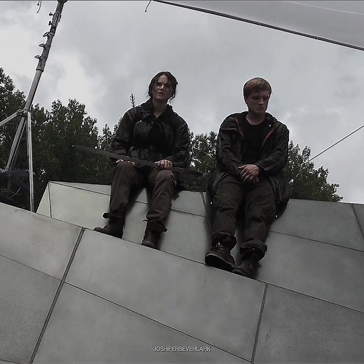 BTS Videos of Jennifer Lawrence and Josh Hutcherson - Behind the Scenes of The Hunger Games
