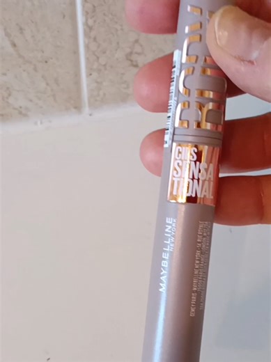 Maybelline: Unbox Your Secret Santa Lash Treasures