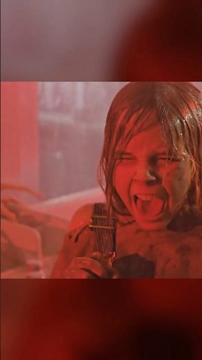 Girl's horror during facehugger attack😱👧#alien #alien2 #movie