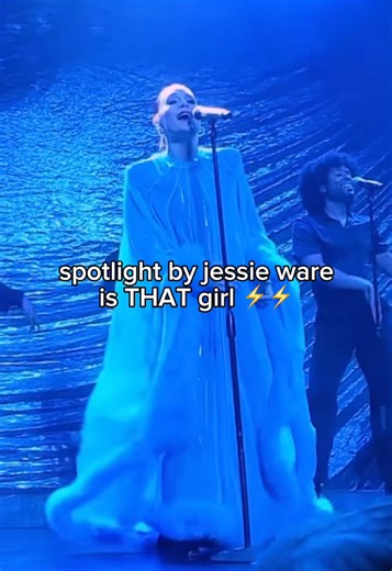 Jessie Ware's Spectacular Live Performance in Mexico