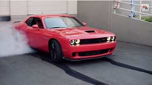 Dodge Challenger SRT Hellcat Burnout, Motor Authority Style: Video