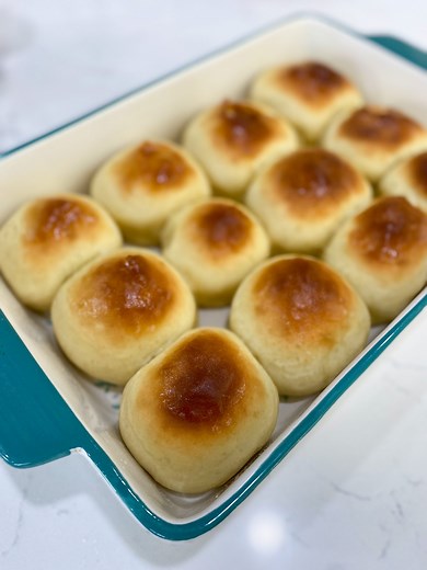 Easy One Hour Dinner Rolls