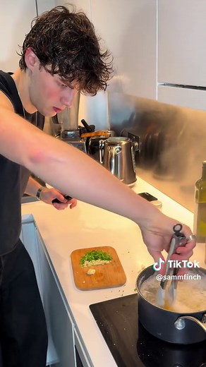 Aglio e Olio: Spaghetti Cooking Tutorial