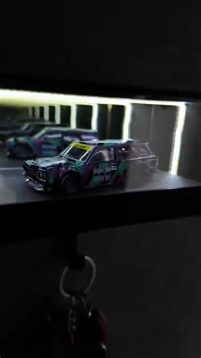 🚗✨Say hello to the Infinity Garage Keychain Holder — a stunning blend of art, innovation, and function. Featuring a hypnotic “infinite tunnel” LED effect and a sleek car display, it turns your daily key drop into a mini car show! 🏎️ | Trendhavent-A