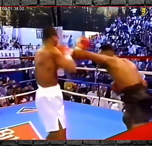 Lennox Lewis Legendary 😲 One of the best heavyweight boxers ever ❓🥊 | Jonn Jones