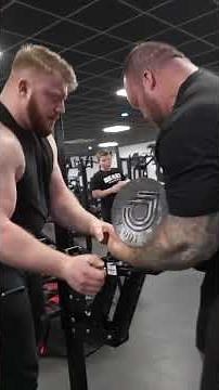 The Beast Takes on a 100kg Dumbbell Bench Press