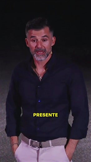 El conflicto nunca nace en el ahora. Nace cuando el pasado se cuela en la mirada y pretende interpretar el presente. En el instante presente no hay referencias, no hay historias, no hay heridas activas: solo experiencia directa. Por eso el perdón no es un gesto moral, sino una depuración de la mente. Consiste en soltar los juicios que arrastramos del pasado y quedarnos únicamente con lo que fue amor, comprensión y aprendizaje. Cuando el pasado deja de contaminar la percepción, el presente se lib