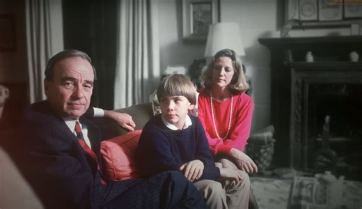 FAQs about Anna Torv