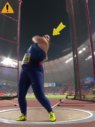 DeAnna Price’s final throw not only defeated Chinese athlete Wang Zheng but also broke the world record.#usa #sports #olympics #fyp #foryou #gold #hammer