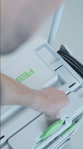 With our remote control, you can easily start your dust extractor right from the hose!