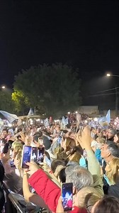 818K views · 31K reactions | Emotivo video: una multitud saludó a la Virgen de #Itatí  A la medianoche comenzó el saludo a Nuestra Señora de Itatí en Corrientes, con la bendición a miles del peregrinos. Frente a la Basílica se congregaron miles de peregrinos para saludar a la Virgen de Itatí, al iniciar la celebración 125º aniversario de su Coronación Pontificia. | Sociales y Noticias Esquina Corrientes | Facebook