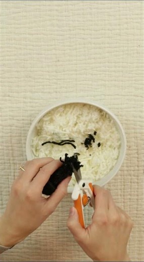 DIY Mini Winter Hats ✨ Scrap Yarn Garland & Ornament Tutorial #Stashmas