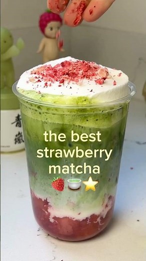 you've been making strawberry matcha wrong 🍓🍵 how to make cold foam lattes at home #matcha